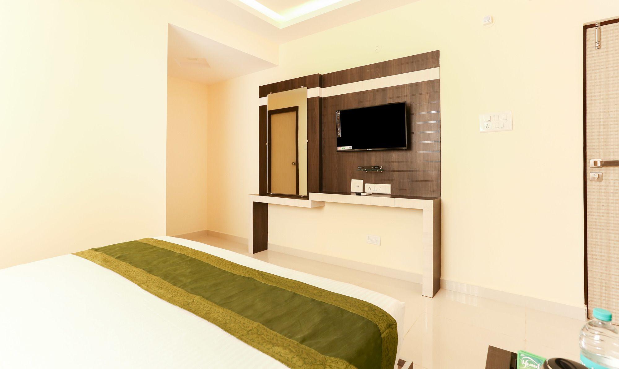 Fabhotel Rotano Suites - Yelahanka Bangalore Exteriör bild